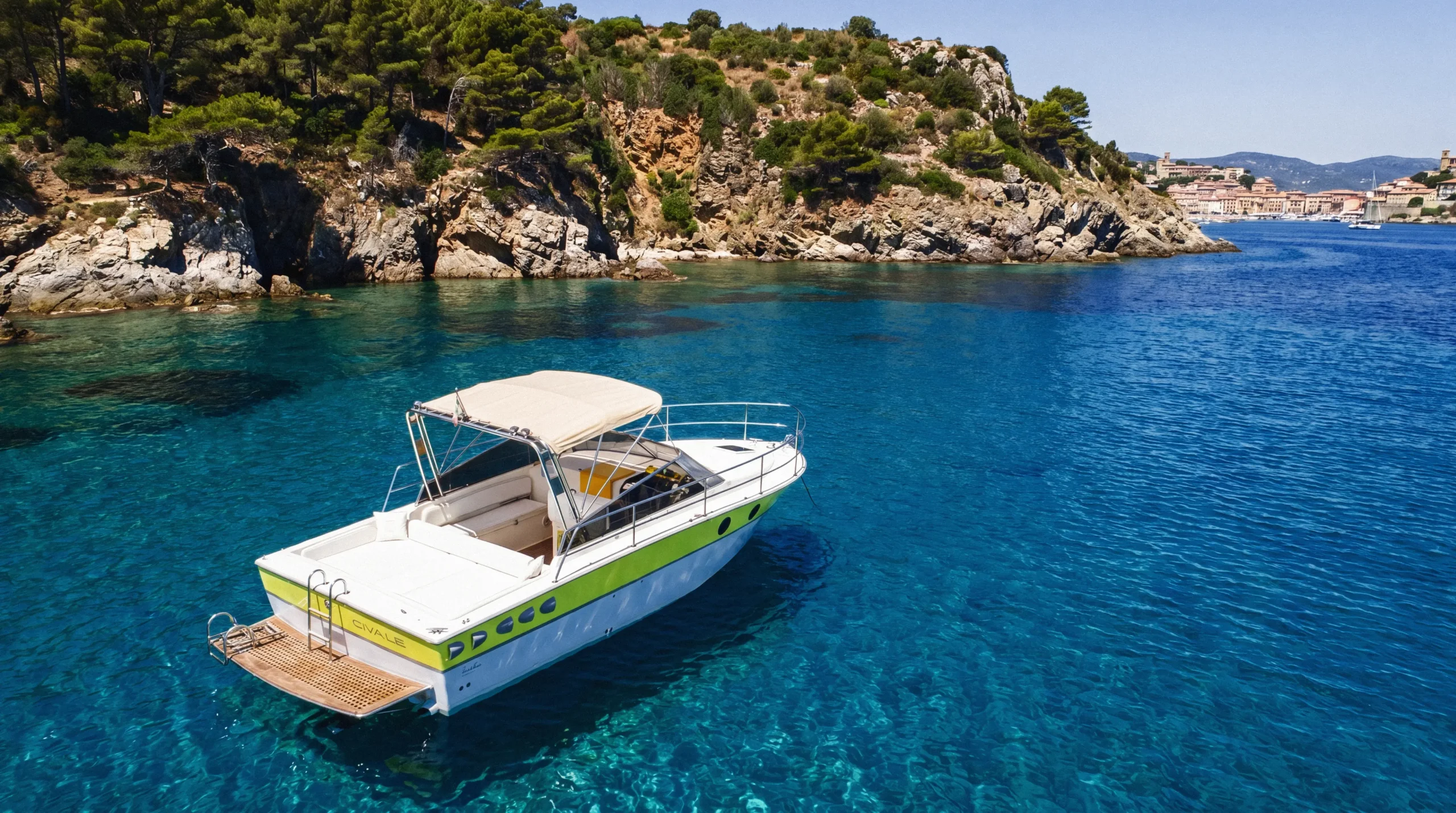 Barca Sea Vibe al largo della costa Toscana tra Talamone e l'Argentario